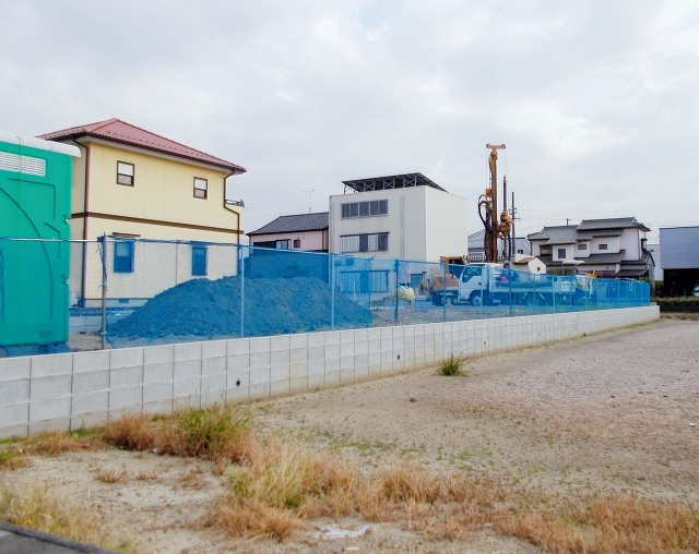 高低差のある傾斜地