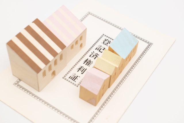 離婚による住宅ローン中の名義変更の手順と費用負担とは