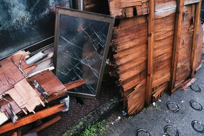 家の解体時に中のものはどうしたらいい?処分方法や注意点など解説します!