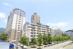 HAT神戸・灘の浜 外観(並木道から)